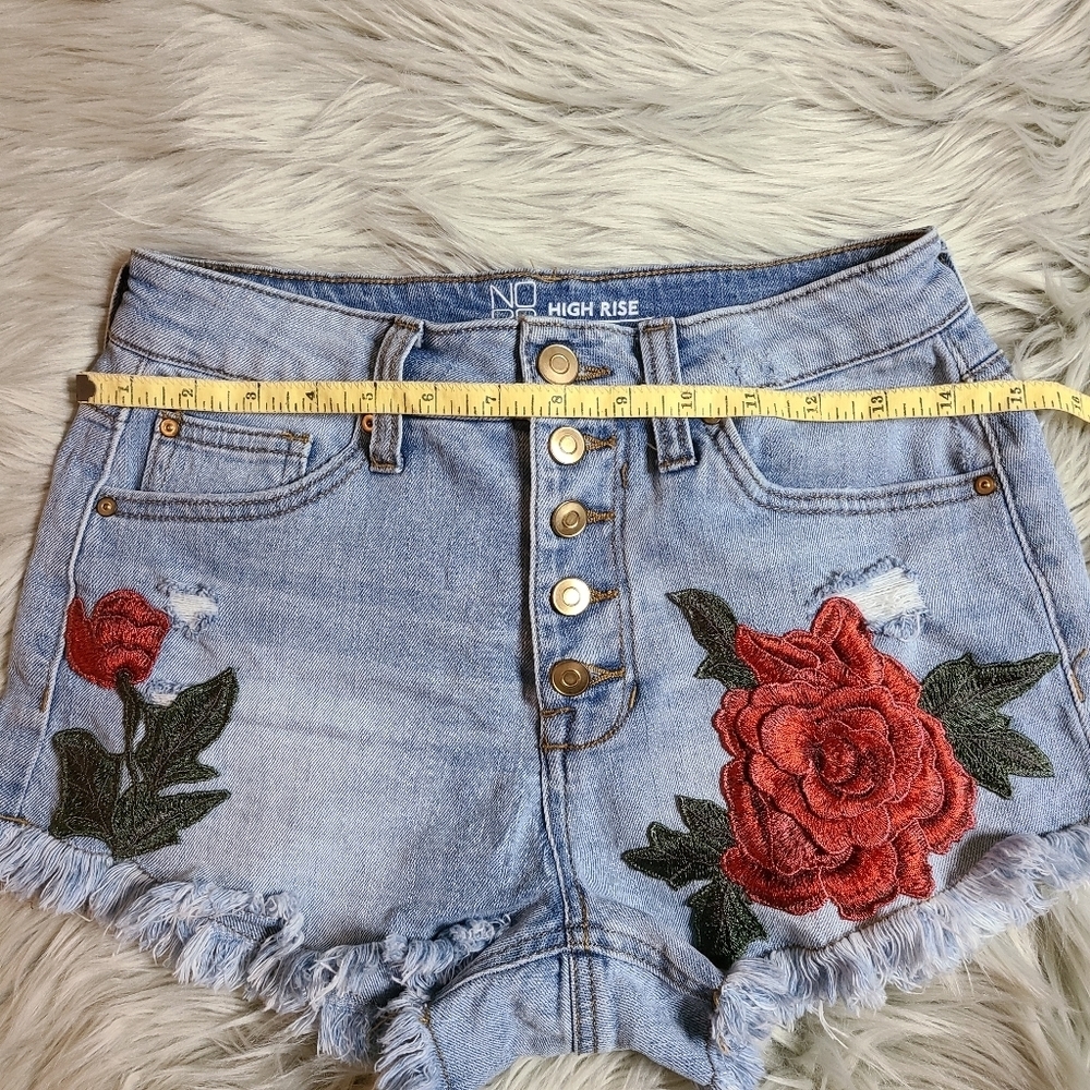 NOBO Cutoff Blue Denim Shorts Embroidered Rose Patch Button Fly 5 Junior Boho - Picture 7 of 9